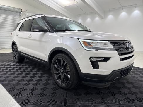 Used 2018 Ford Explorer XLT w/ Equipment Group 202A FWD image 1