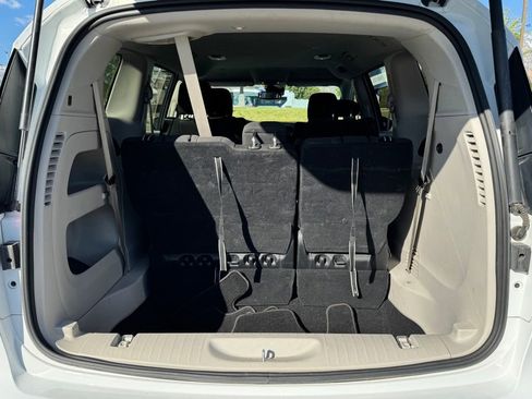 Used 2023 Chrysler Voyager LX FWD image 17