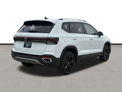 New 2026 Volkswagen Taos SE image 5