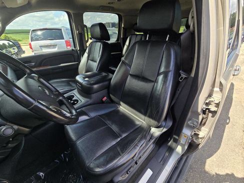 Used 2007 GMC Yukon XL SLT w/ SLT Preferred Equipment Group image 11