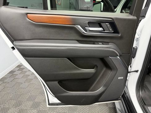 Used 2025 GMC Yukon Denali AWD/4WD image 41