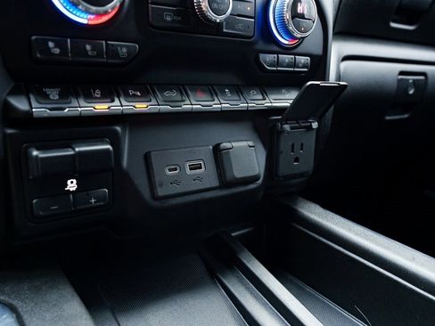 Used 2021 GMC Sierra 2500 Denali w/ Denali Ultimate Package image 17