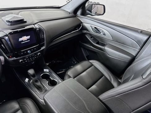 Used 2023 Chevrolet Traverse LT FWD image 23