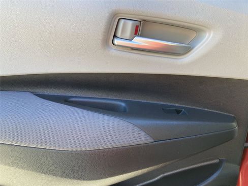 Used 2020 Toyota Corolla LE image 30