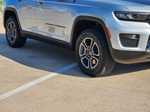 Used 2023 Jeep Grand Cherokee Trailhawk w/ Luxury Tech Group III AWD/4WD image 11