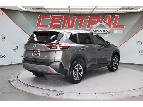 Used 2023 Nissan Rogue SV FWD image 4