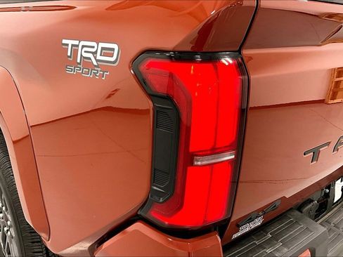 Used 2025 Toyota Tacoma TRD Sport AWD/4WD image 38