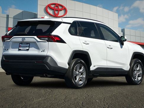 Used 2025 Toyota RAV4 LE AWD/4WD image 3