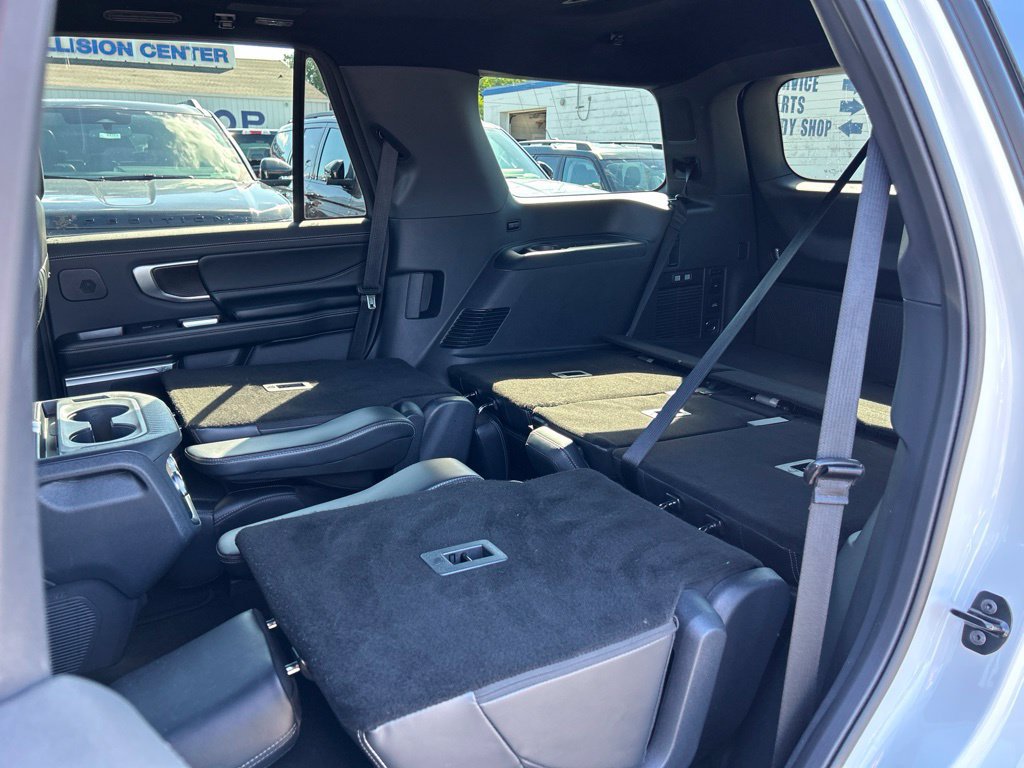 Used 2025 Ford Expedition Platinum w/ Stealth Performance Package AWD/4WD image 37