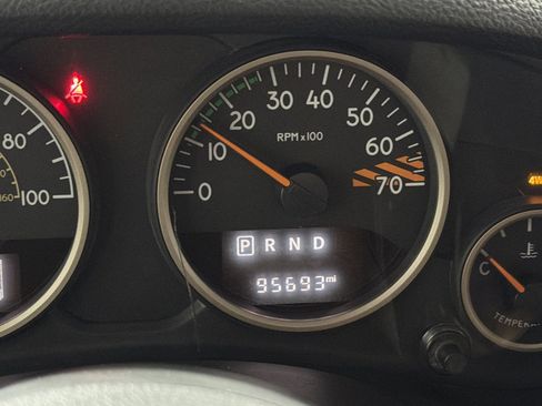 Used 2016 Jeep Wrangler Unlimited Sahara image 17