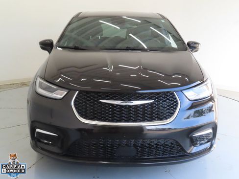 Used 2025 Chrysler Pacifica Select FWD image 9
