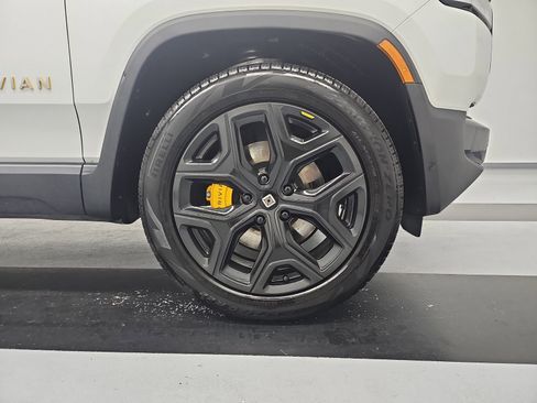 Used 2024 Rivian R1T Adventure AWD/4WD image 11