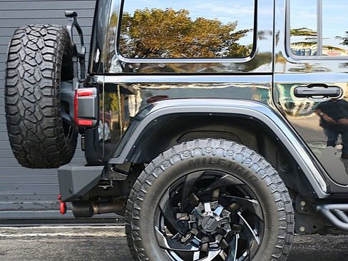 Used 2018 Jeep Wrangler Unlimited Rubicon w/ Dual Top Group image 16