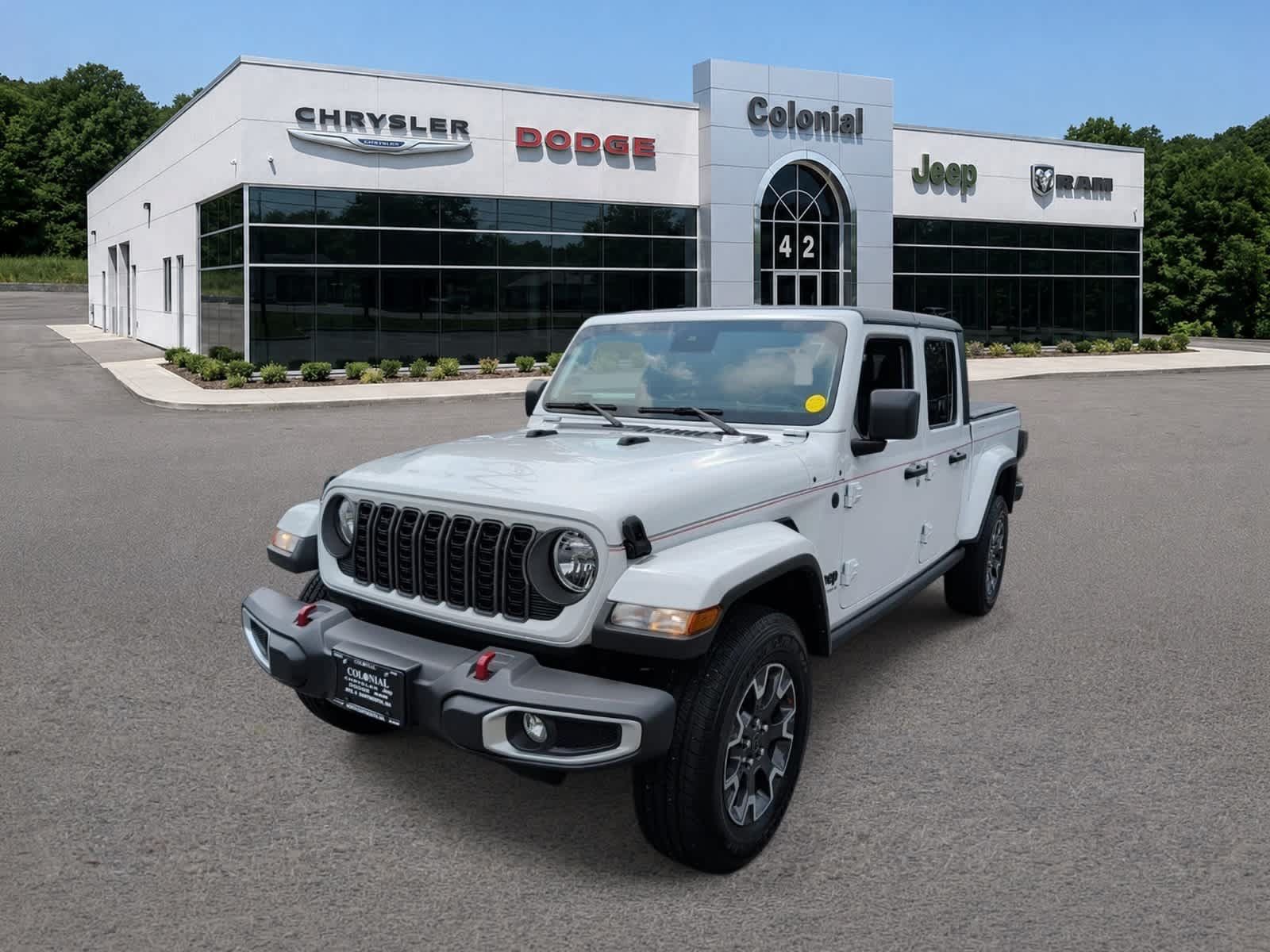 Used 2024 Jeep Gladiator Sport AWD/4WD image 2