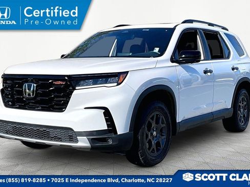 Certified 2025 Honda Pilot TrailSport image 3