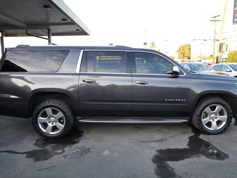 Used 2018 Chevrolet Suburban Premier image 8