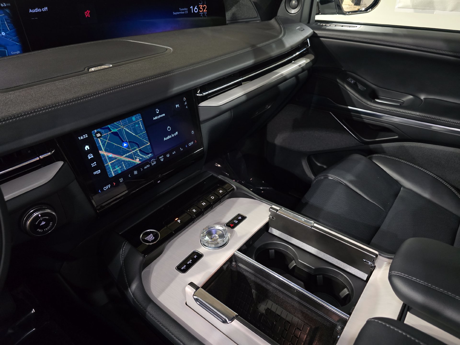 New 2025 Lincoln Navigator Reserve w/ Jet Appearance Package AWD/4WD image 29