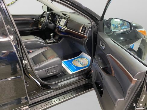 Used 2014 Toyota Highlander Limited AWD/4WD image 30