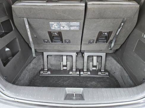 Used 2025 Kia Carnival FWD image 30