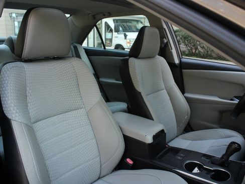 Used 2015 Toyota Camry SE w/ Moonroof Package image 27