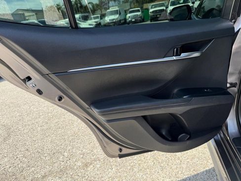 Used 2018 Toyota Camry SE FWD image 31