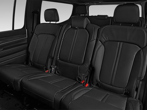 Used 2022 Jeep Wagoneer Series III w/ Rear Seat Video Group 1 image 11