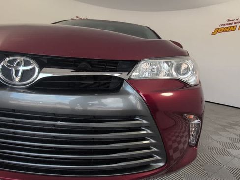 Used 2017 Toyota Camry XLE w/ Moonroof Package FWD image 11