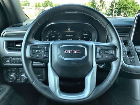 Used 2024 GMC Yukon SLT w/ SLT Premium Package image 14