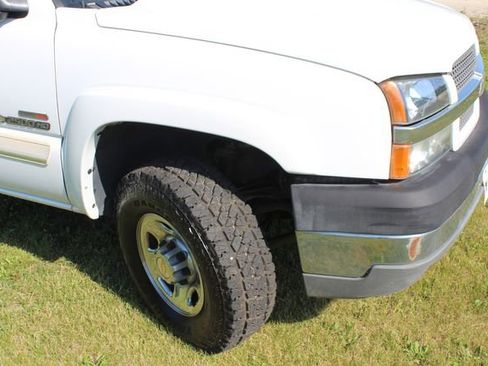 Used 2004 Chevrolet Silverado 2500 LS w/ Heavy-Duty Power Package image 5