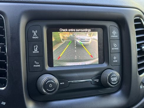 Used 2018 Jeep Compass Latitude AWD/4WD image 20