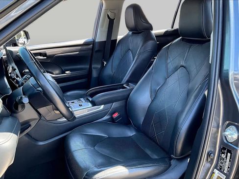 Certified 2020 Toyota Highlander Platinum AWD/4WD image 7