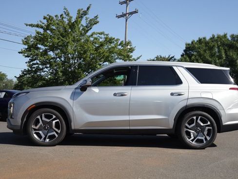 Used 2023 Hyundai Palisade Limited AWD/4WD image 2
