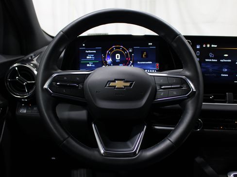 Used 2025 Chevrolet Equinox LT FWD image 11