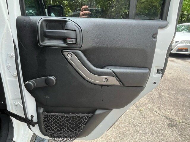 Used 2017 Jeep Wrangler Unlimited Sport w/ Mopar Black Appearance Group AWD/4WD image 15