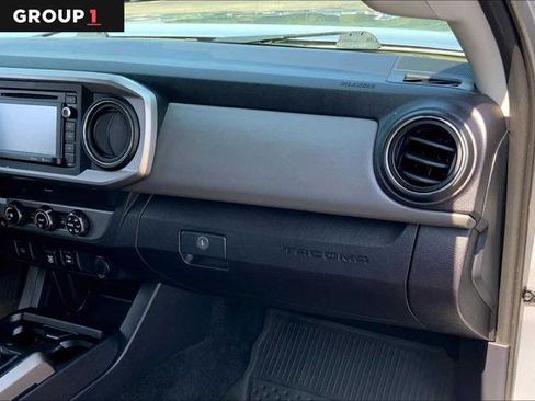 Certified 2019 Toyota Tacoma SR5 image 17