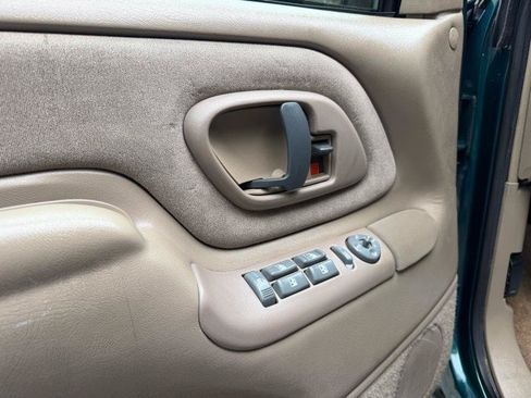 Used 1997 GMC Yukon 4WD 4-Door w/ Marketing Opt Pkg 5 image 37