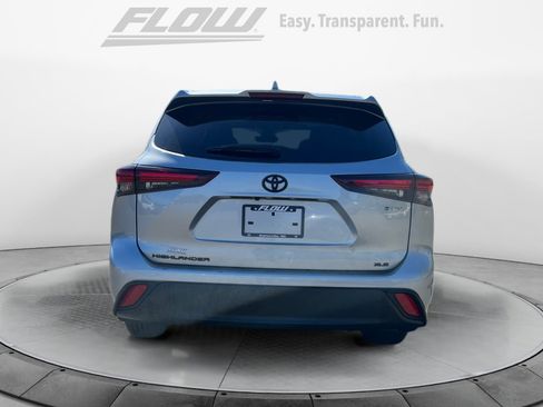 Used 2025 Toyota Highlander XLE AWD/4WD image 8