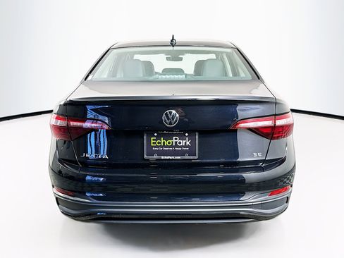 Used 2024 Volkswagen Jetta SE image 7