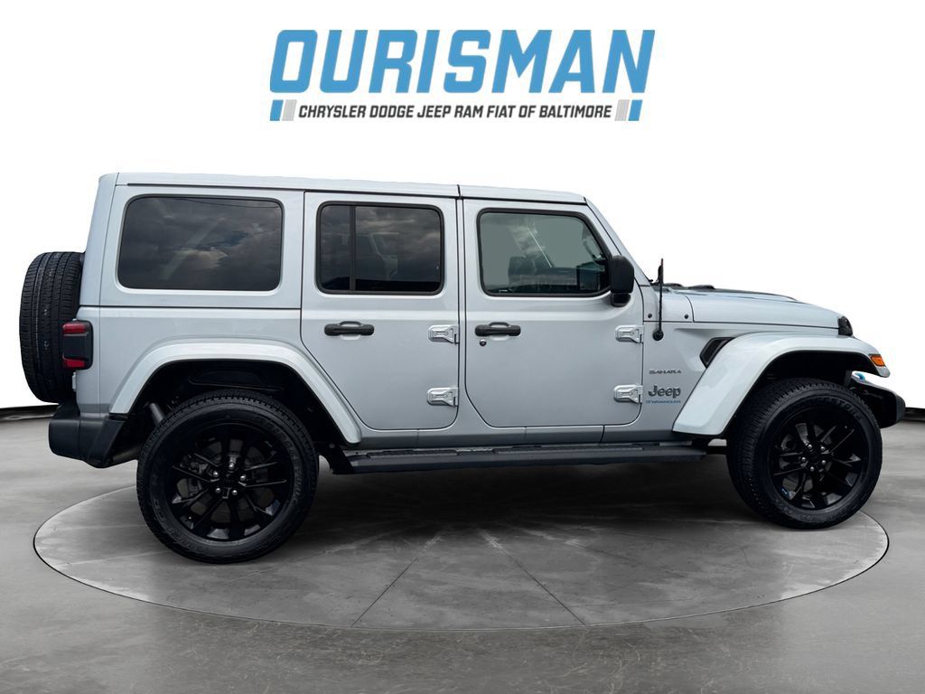 Used 2023 Jeep Wrangler Unlimited Sahara w/ Cold Weather Group AWD/4WD image 7