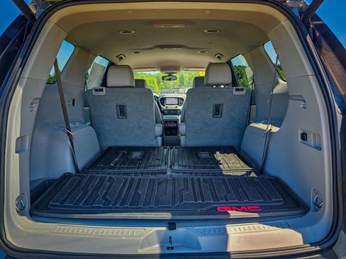 Used 2020 GMC Acadia SLT w/ LPO, Floor Liner Package FWD image 37