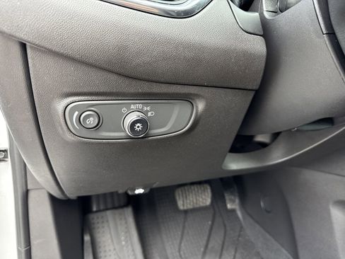 Used 2023 Chevrolet Equinox LT image 16