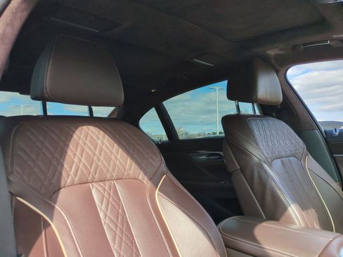 Certified 2022 BMW 740i w/ Premium Package image 33