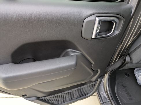 New 2025 Jeep Gladiator Sport image 11