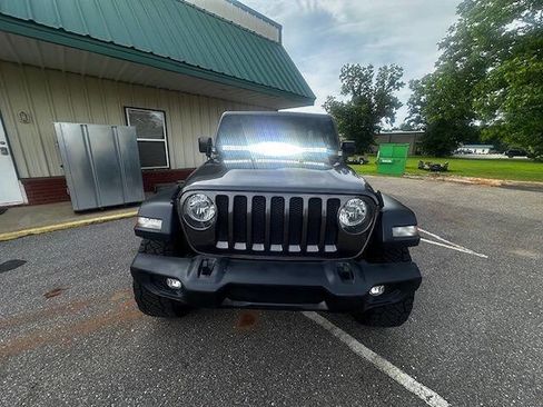 Used 2018 Jeep Wrangler Unlimited Sport AWD/4WD image 9