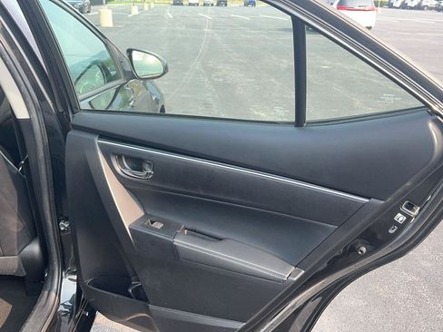 Used 2018 Toyota Corolla XLE FWD image 31