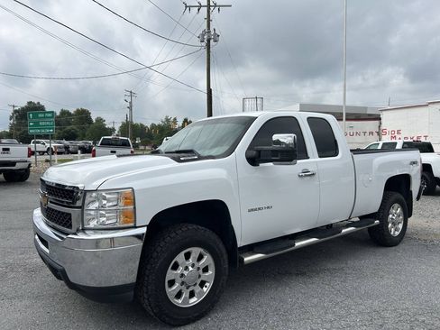Used 2013 Chevrolet Silverado 2500 W/T AWD/4WD image 2