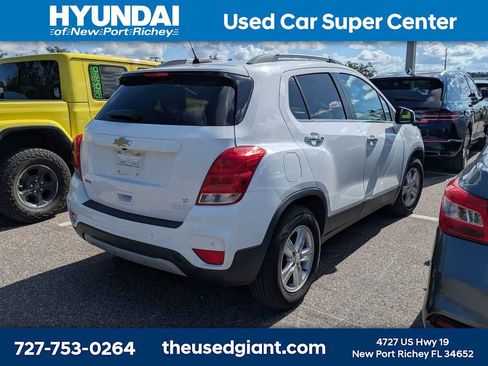 Used 2017 Chevrolet Trax LT w/ Driver Confidence Package FWD image 2