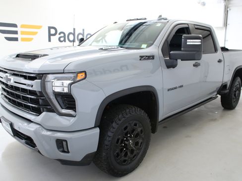Used 2024 Chevrolet Silverado 2500 LTZ w/ LTZ Plus Package AWD/4WD image 3