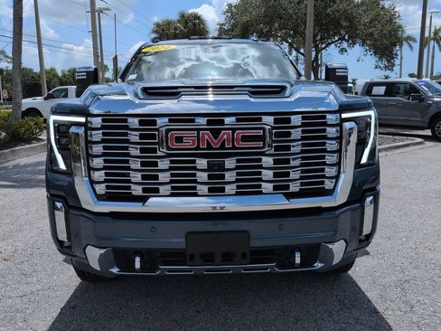 Used 2024 GMC Sierra 2500 Denali w/ Denali Reserve Package AWD/4WD image 3