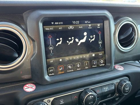 Used 2023 Jeep Gladiator Overland image 17